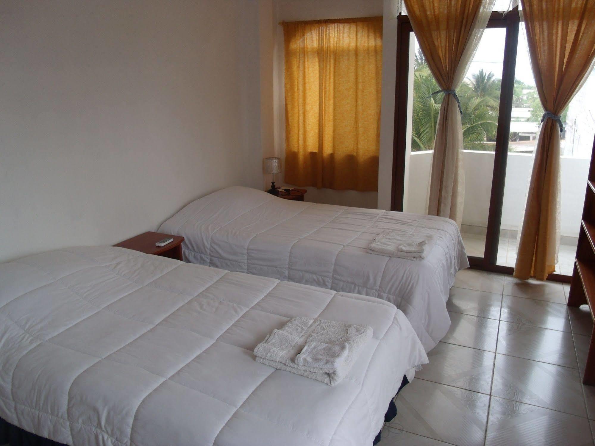 Galapagos Best Hostel Puerto Ayora  Dış mekan fotoğraf